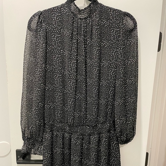 printed smocked waist ruffle mock neck dress - Picture 2 of 4